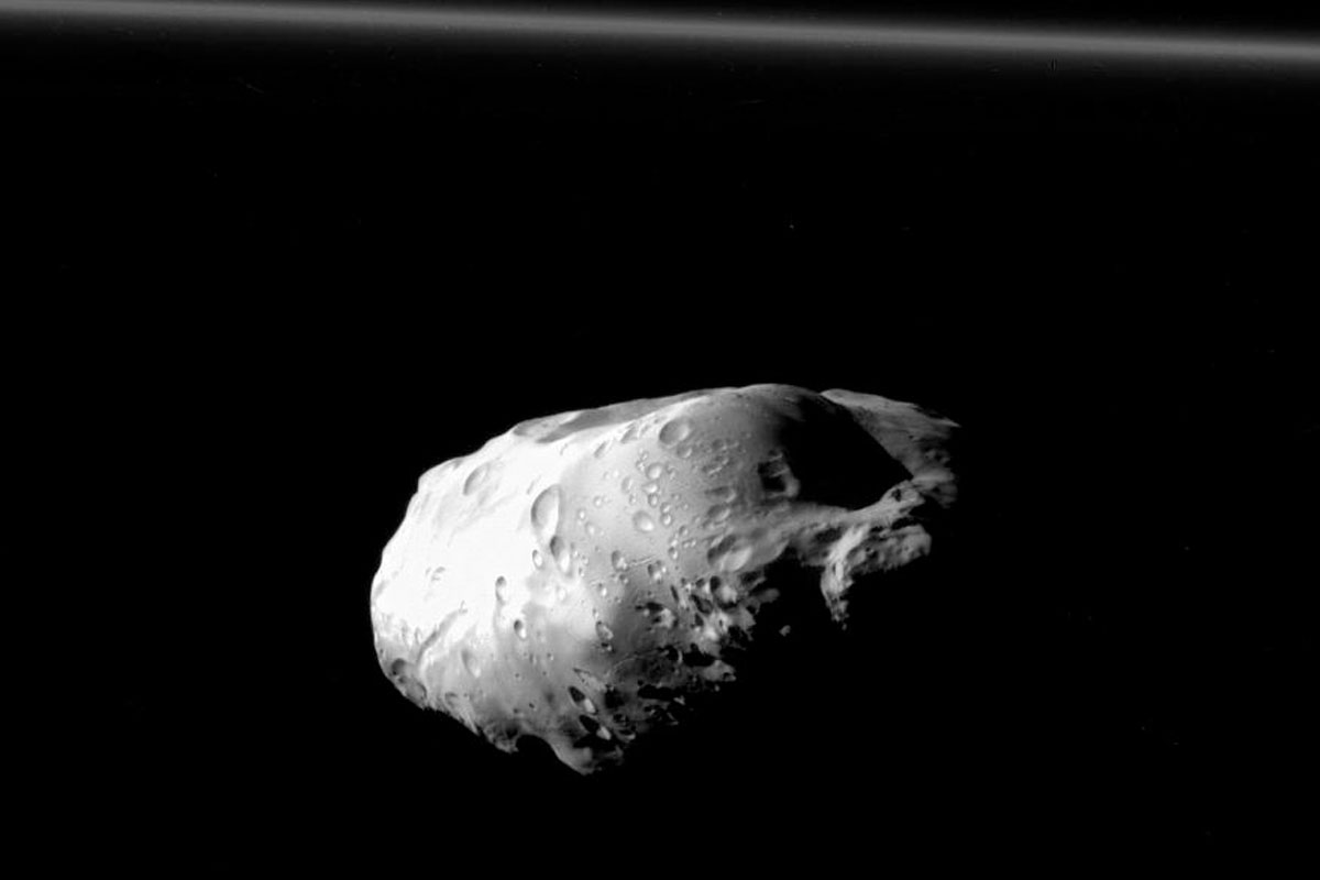 پرومتئوس، ماه نامنظم زحل