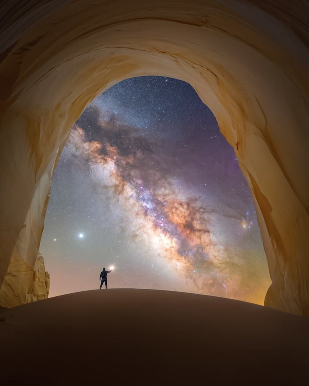تالار نور/ اسپنسر ولینگ  / یوتا، ایالات متحده آمریکا /  عکاس سال کهکشان راه‌ شیری ۲۰۲۱