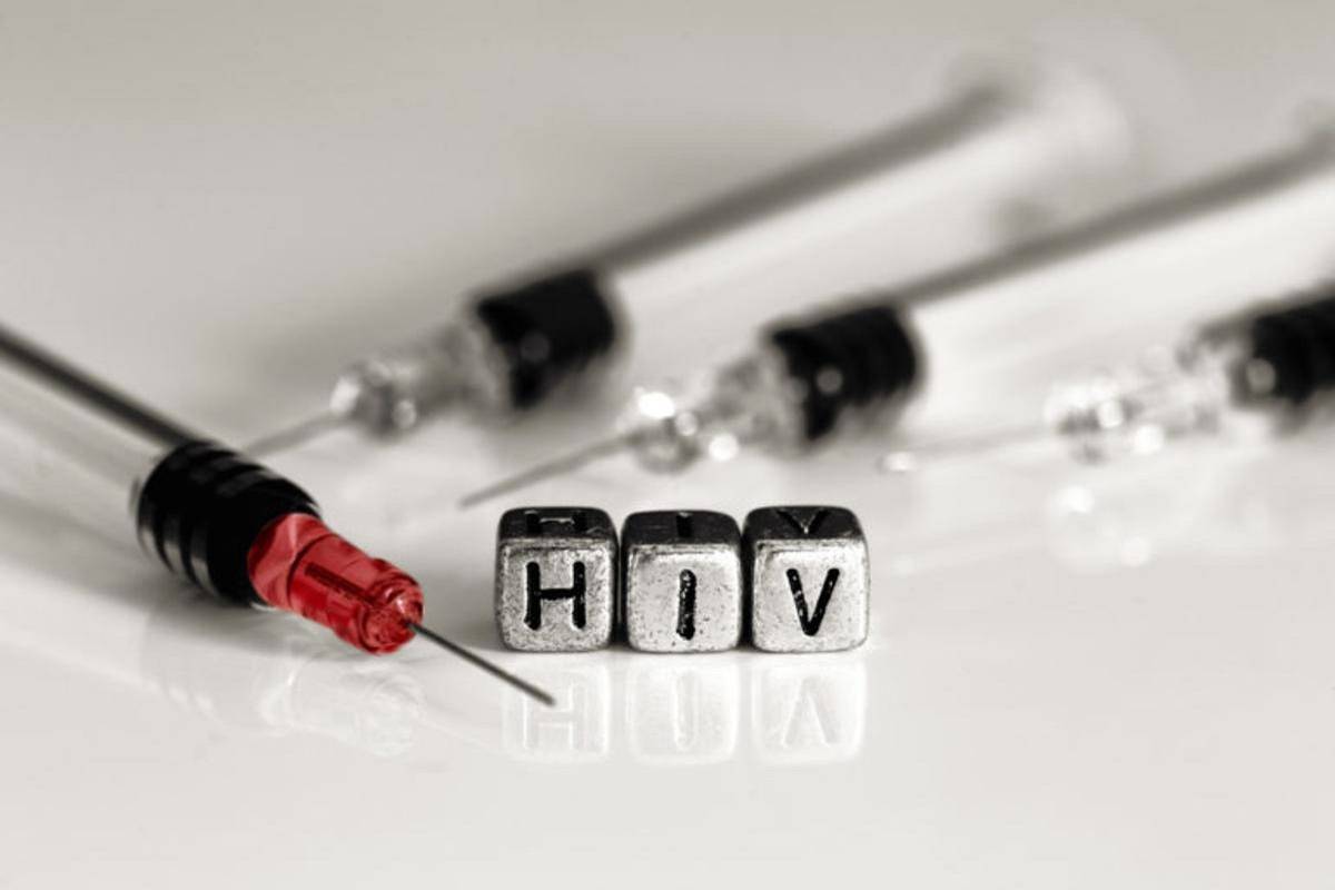 چرا پس از ۴۰ سال، هنوز واکسنی برای ایدز نداریم؟