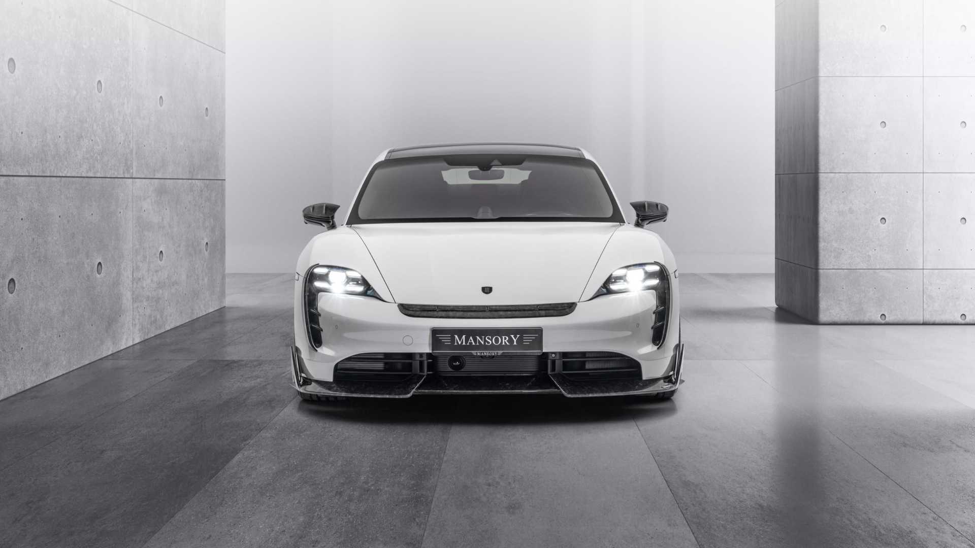 نمای جلو پورشه تایکان تیونینگ منصوری / Mansory Porsche Taycan سفید رنگَ