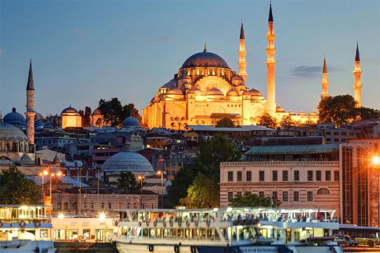 برای تور استانبول لیر بخریم یا دلار؟
