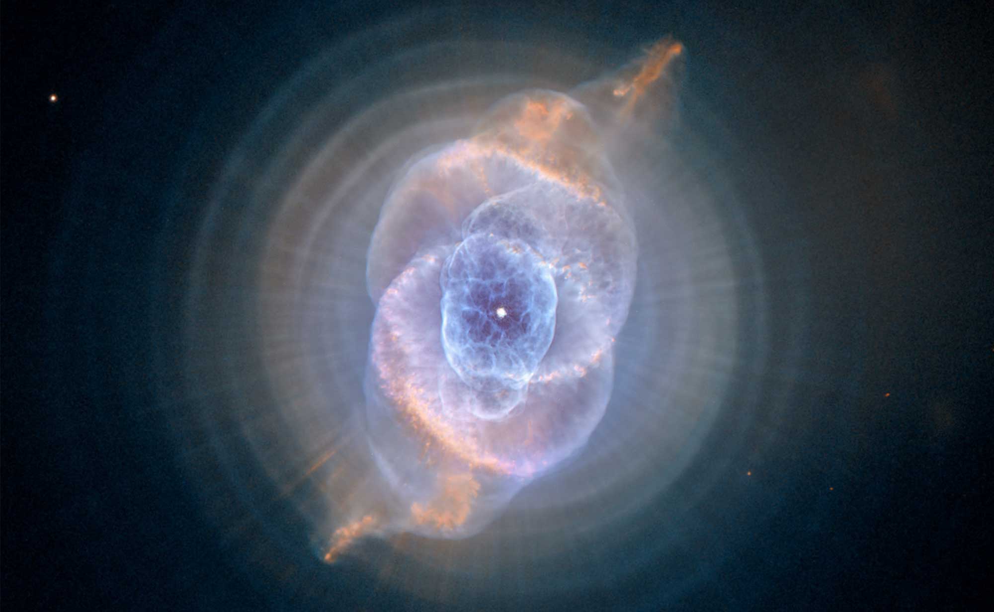 سحابی چشم گربه (Cat’s Eye Nebula)