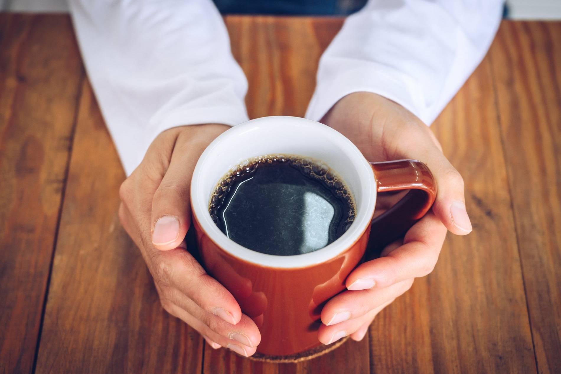 نوشیدن ۶ فنجان قهوه در روز، احتمال ابتلا به زوال عقل را افزایش می‌دهد