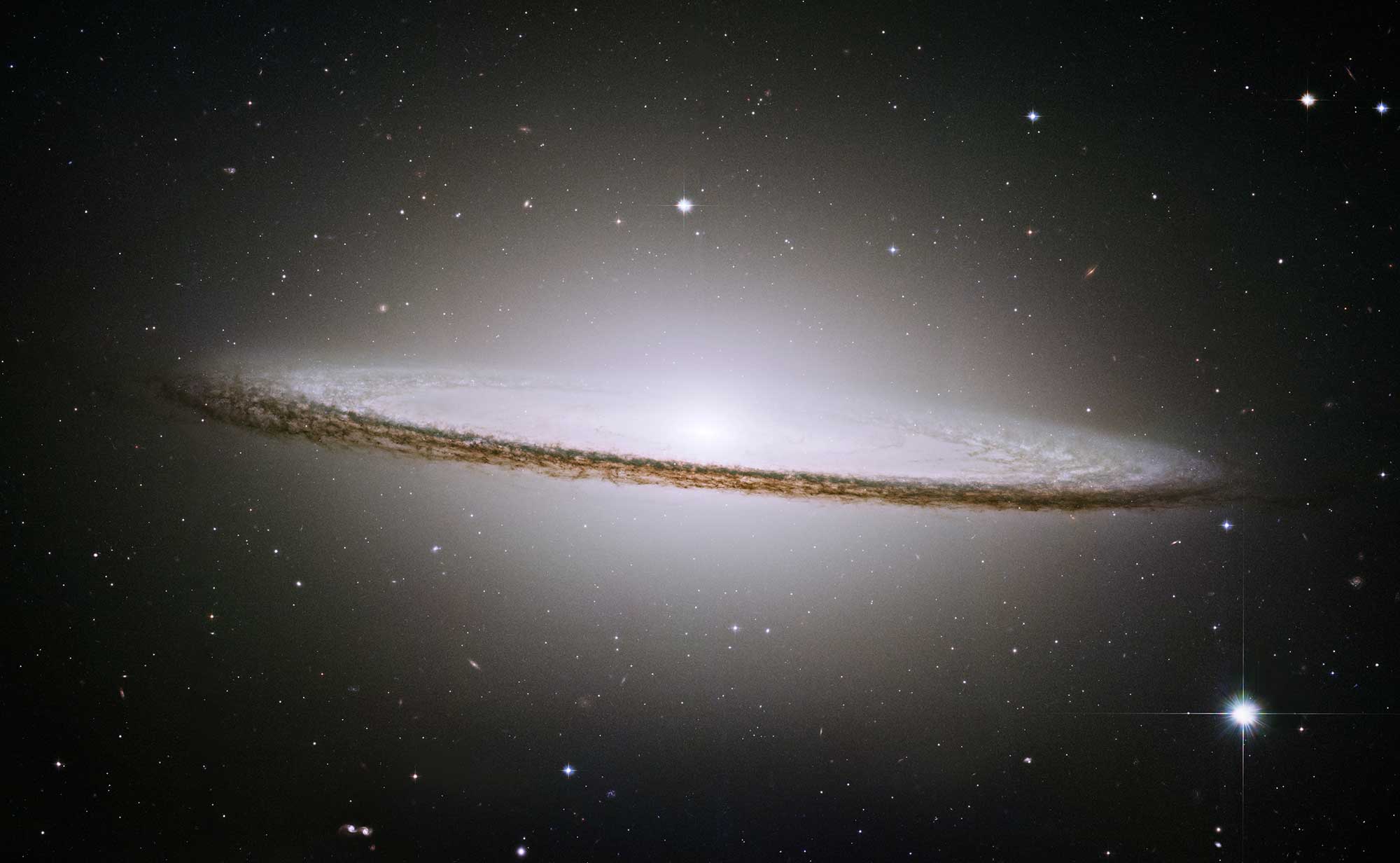 کهکشان کلاه‌مکزیکی (Sombrero Galaxy)