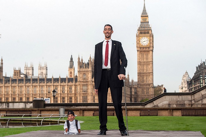 قدبلندترین مرد زنده جهان/ رکورد گینس