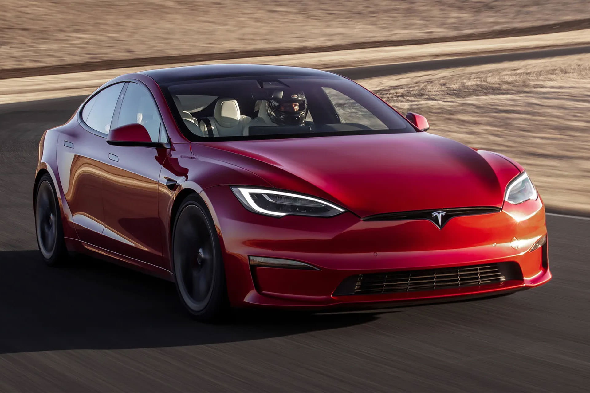 خودروی الکتریکی تسلا مدل اس پلید / Tesla Model S Plaid قرمز رنگ