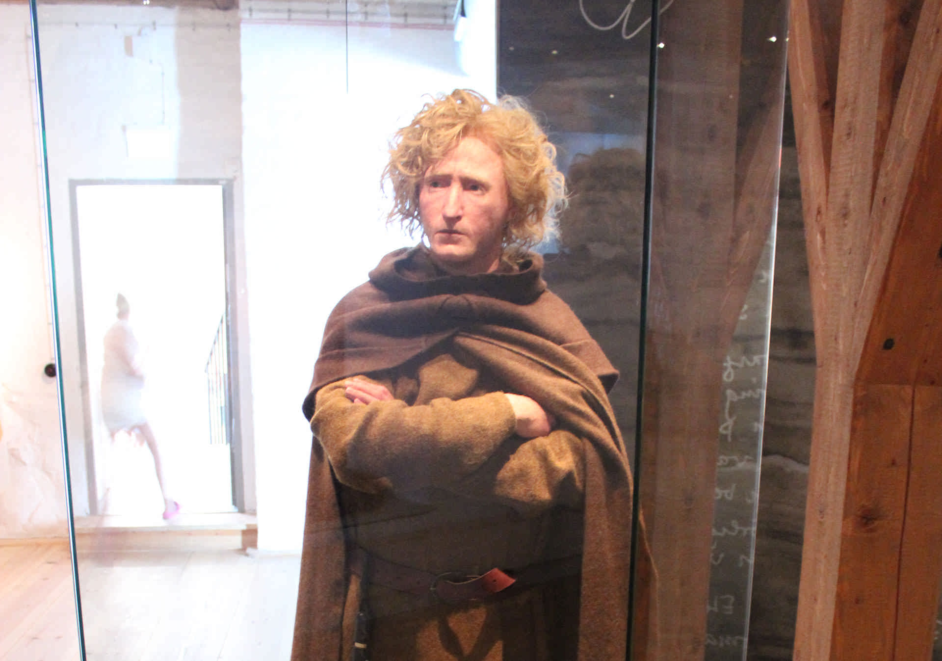 بازسازی‌ چهره و لباس‌های مرد بوکستنی در موزه واربرگ، سوئد