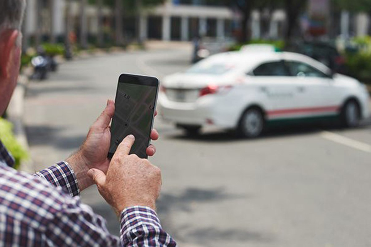 کنترل از راه دور خودرو با موبایل؛ ردیاب‌های پیشرفته ایران رهیاب