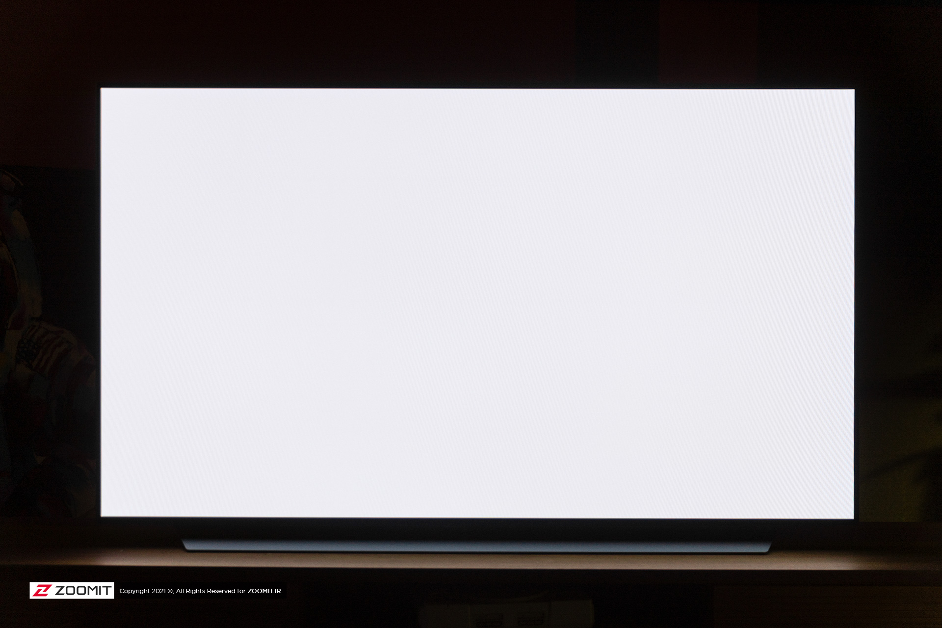 یکنواختی رنگ سفید روی تلویزیون LG C1 OLED