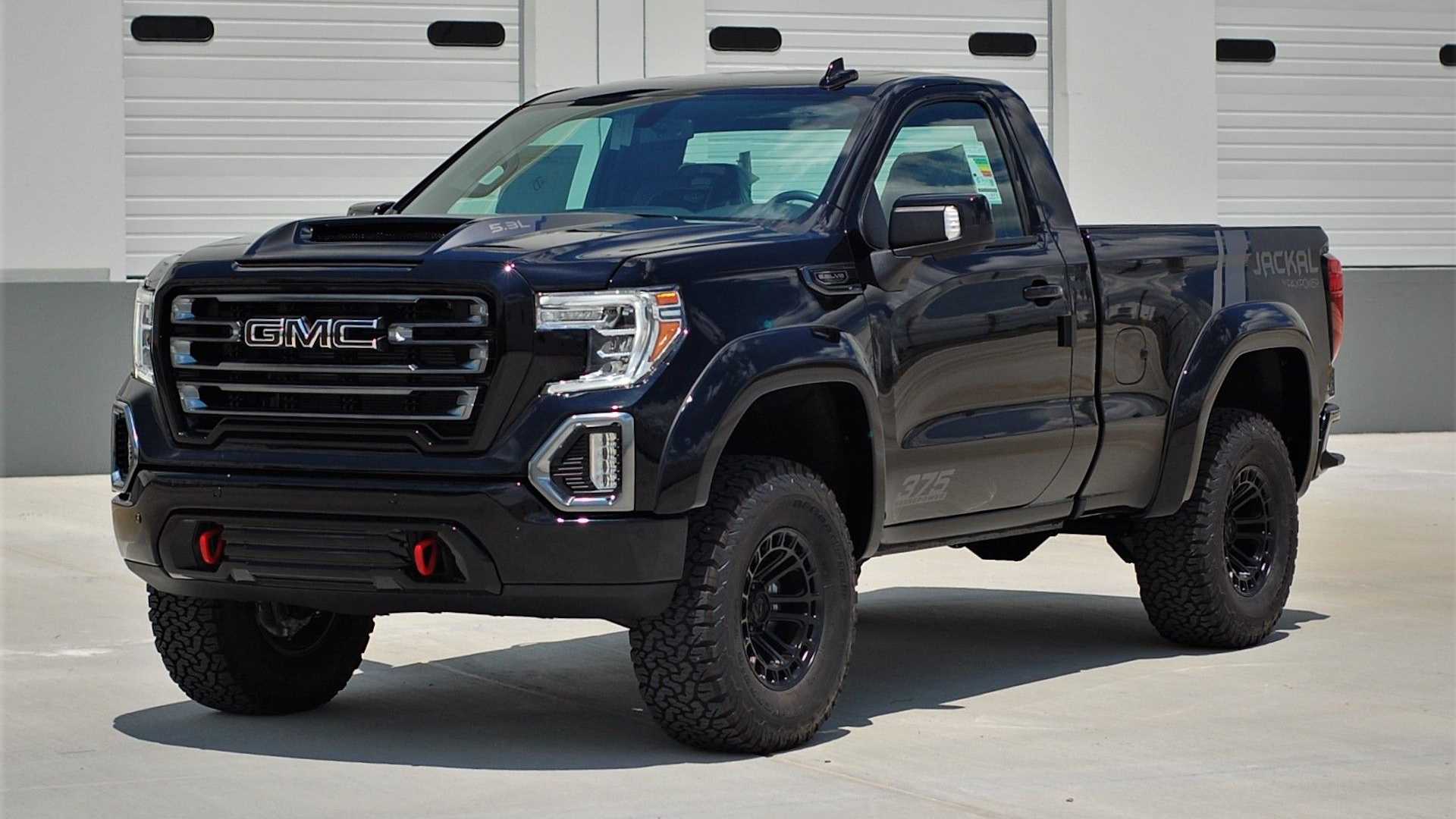 نمای سه چهارم وانت پیکاپ جی ام سی سیرا جکال / GMC Sierra Jackal سیاه رنگ