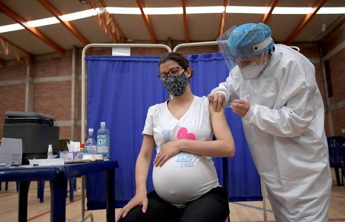واکسیناسیون زنان باردار با واکسن کووید در کلمبیا