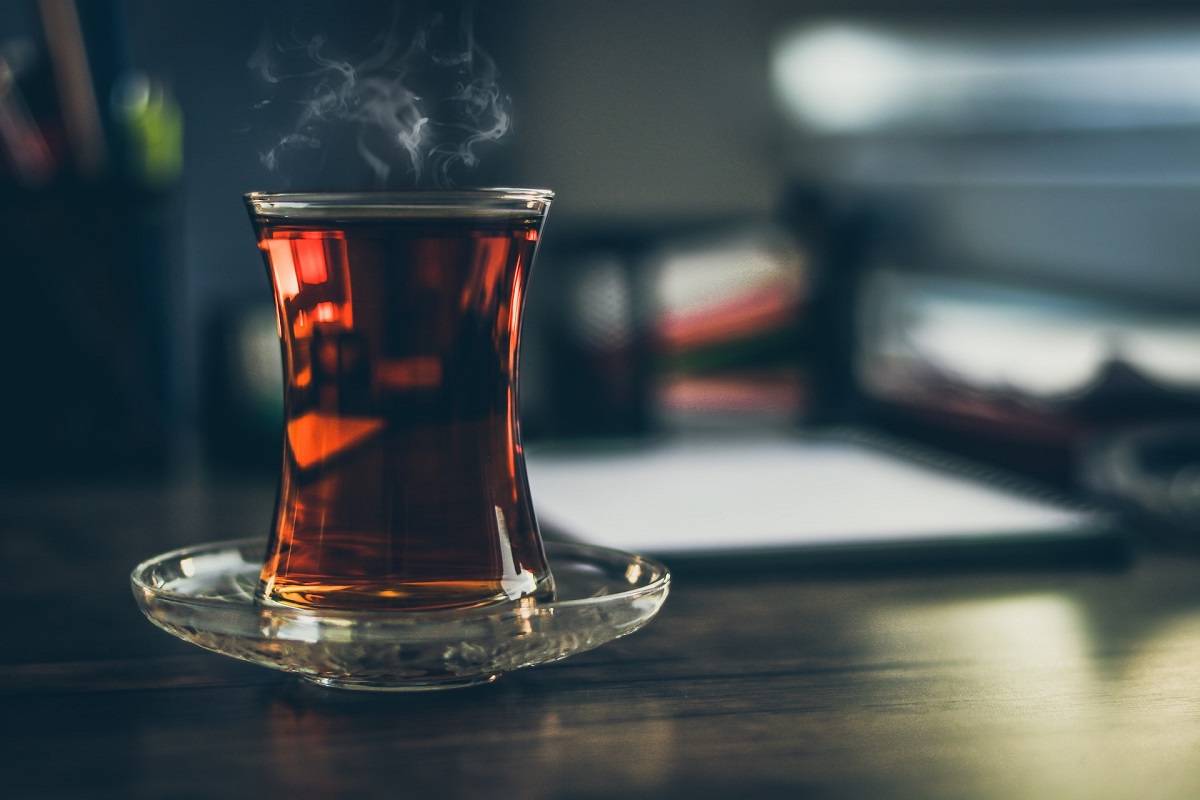 با فواید و مضرات چای سیاه آشنا شوید