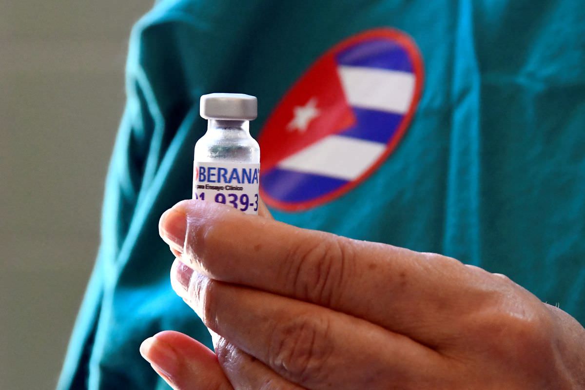 کوبا با وجود ساخت دو واکسن داخلی، به استفاده از سینوفارم چینی روی آورده است