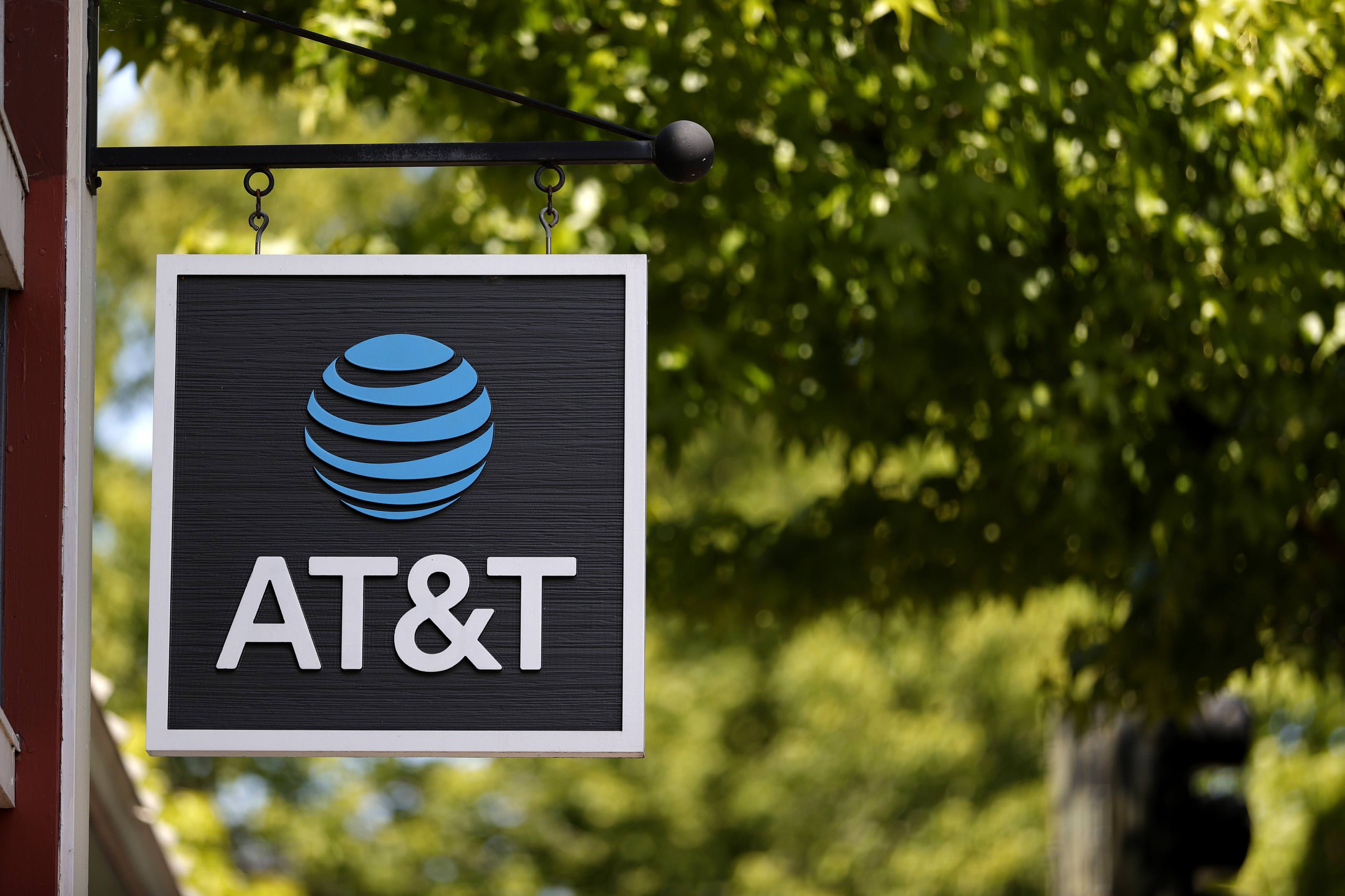 مردی که ۱٫۹ میلیون گوشی AT&T را‌ آنلاک کرده بود، به ۱۲ سال زندان محکوم شد