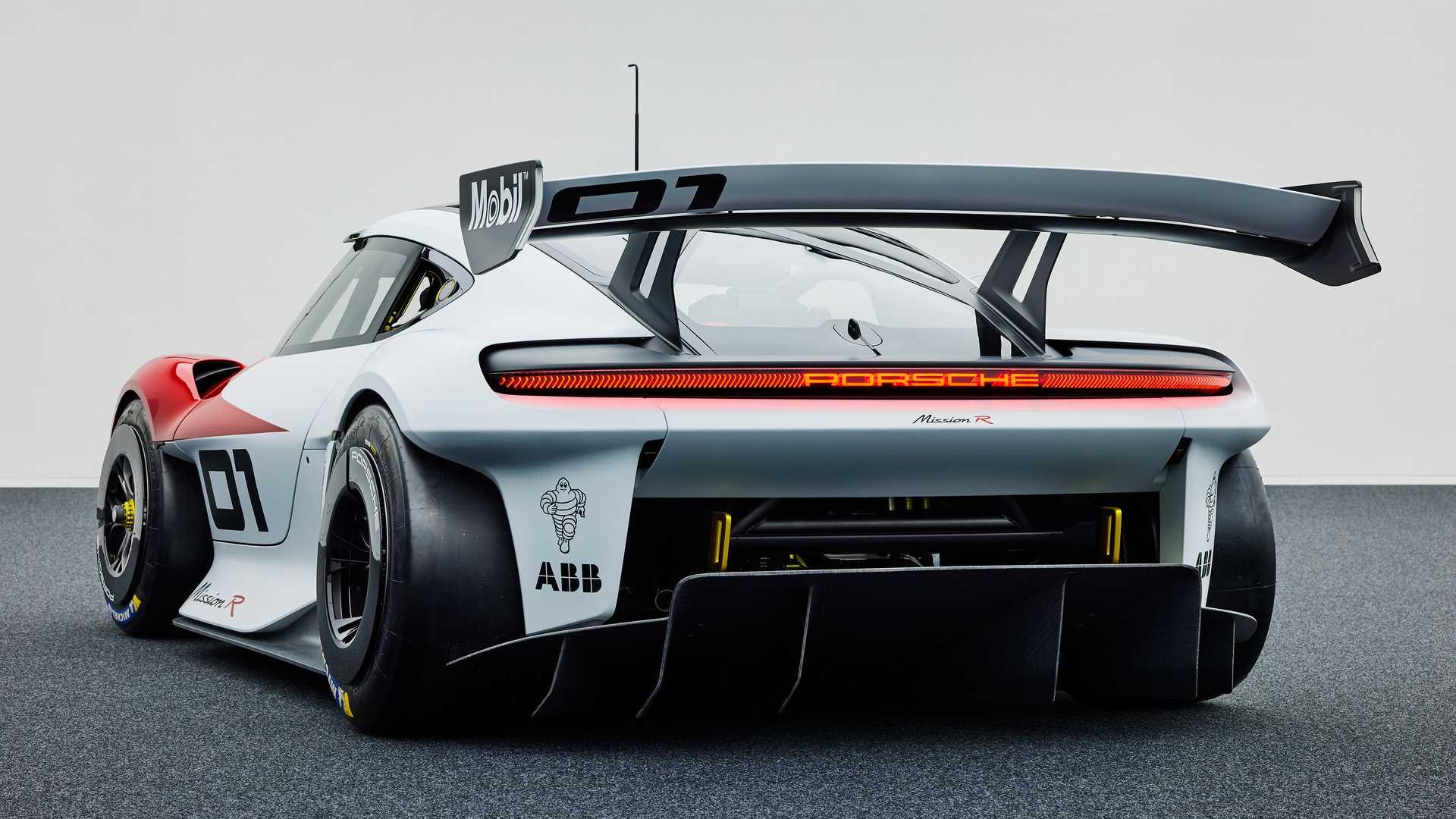 بال عقب خودروی الکتریکی مفهومی پورشه میشن آر / Porsche Mission R Concept EV