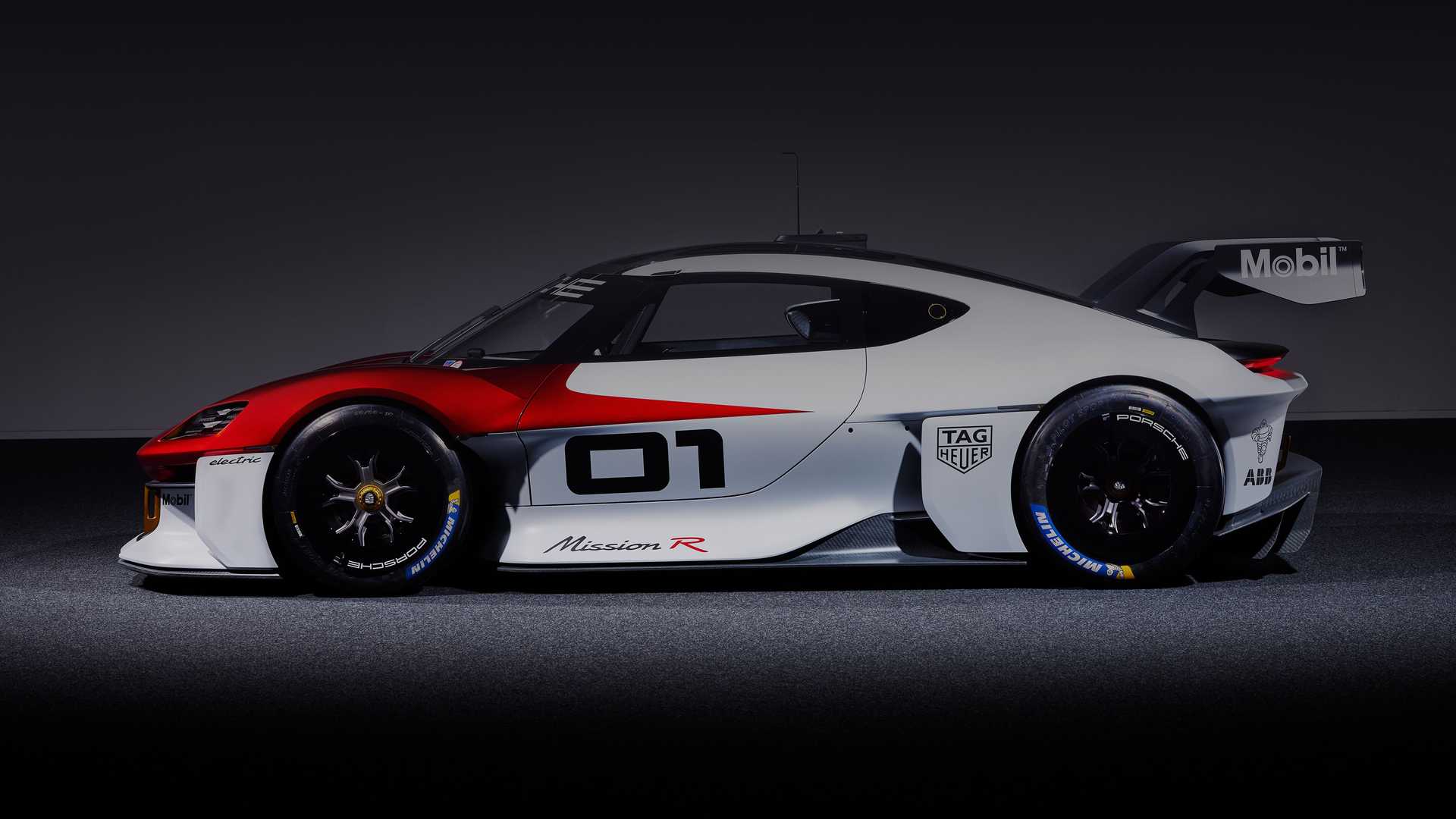 نمای کناری خودروی الکتریکی مفهومی پورشه میشن آر / Porsche Mission R Concept EV