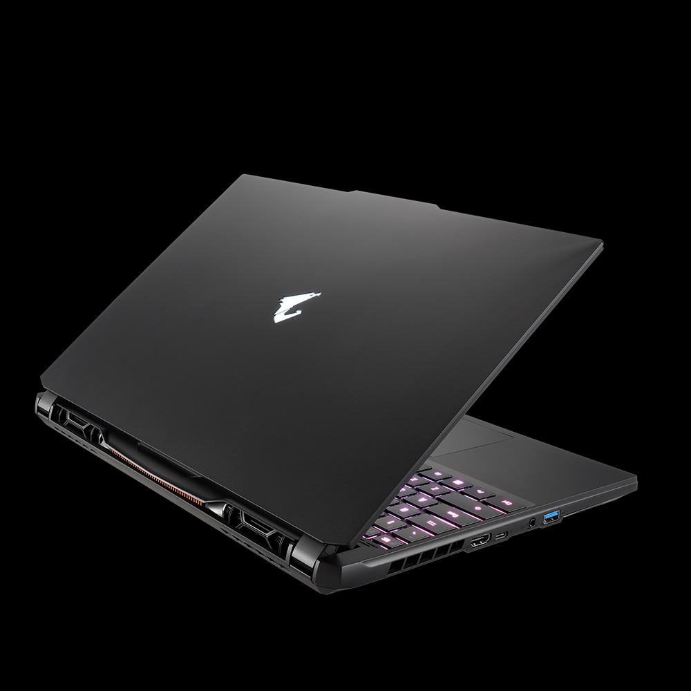 نمای پشت لپ‌تاپ aorus 15 گیگابایت