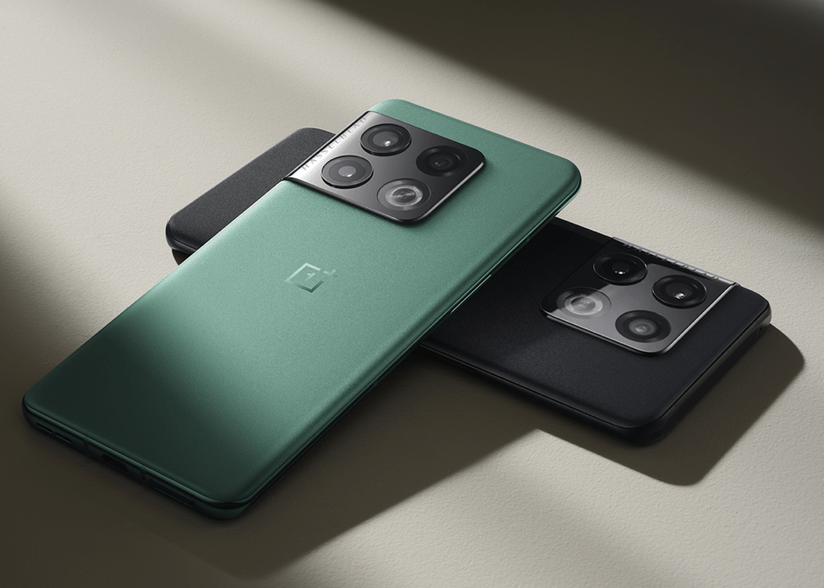 OnePlus 10 Pro in black and green 