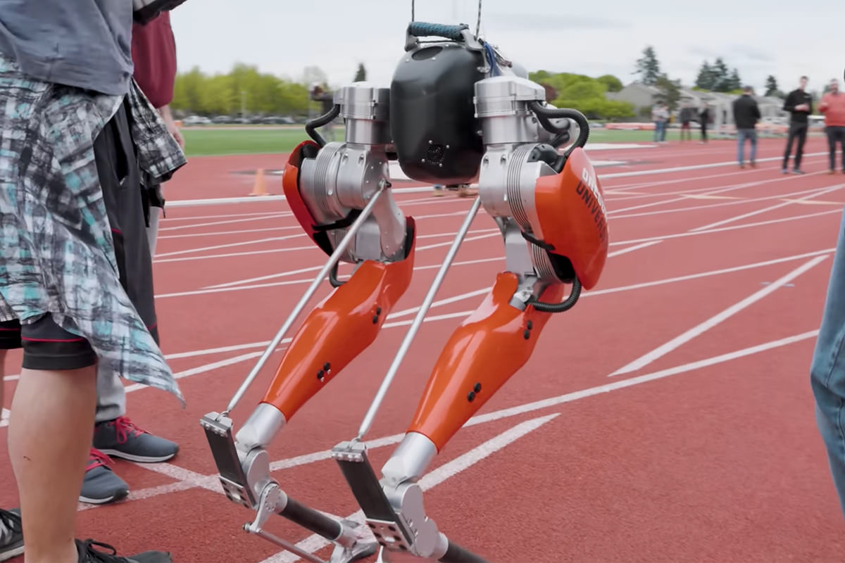 تماشا کنید: یک ربات دوپا رکورد جدیدی در دو 100 متر ثبت کرد