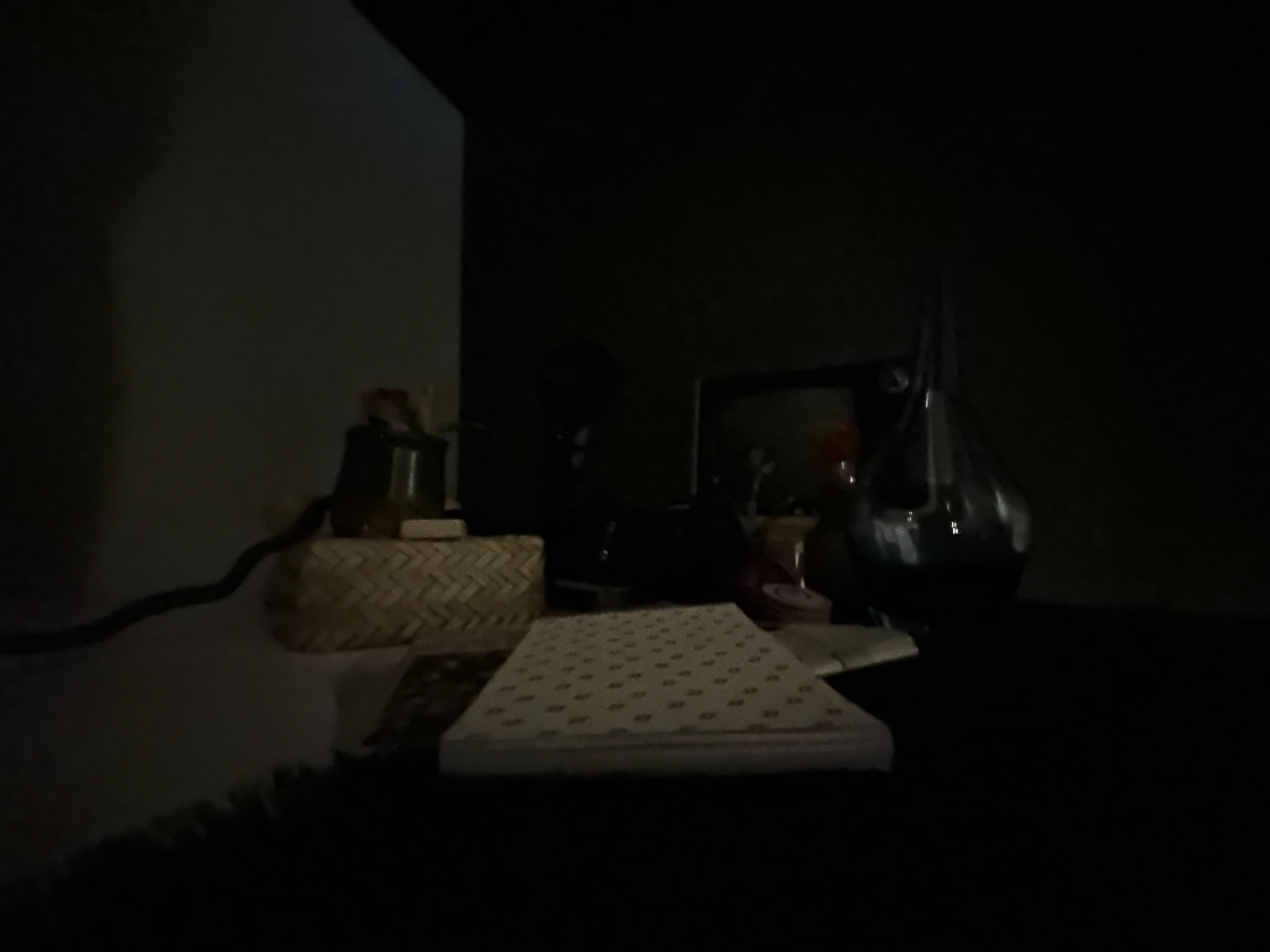 دوربین اولتراواید آیفون ۱۴ پرو در تاریکی