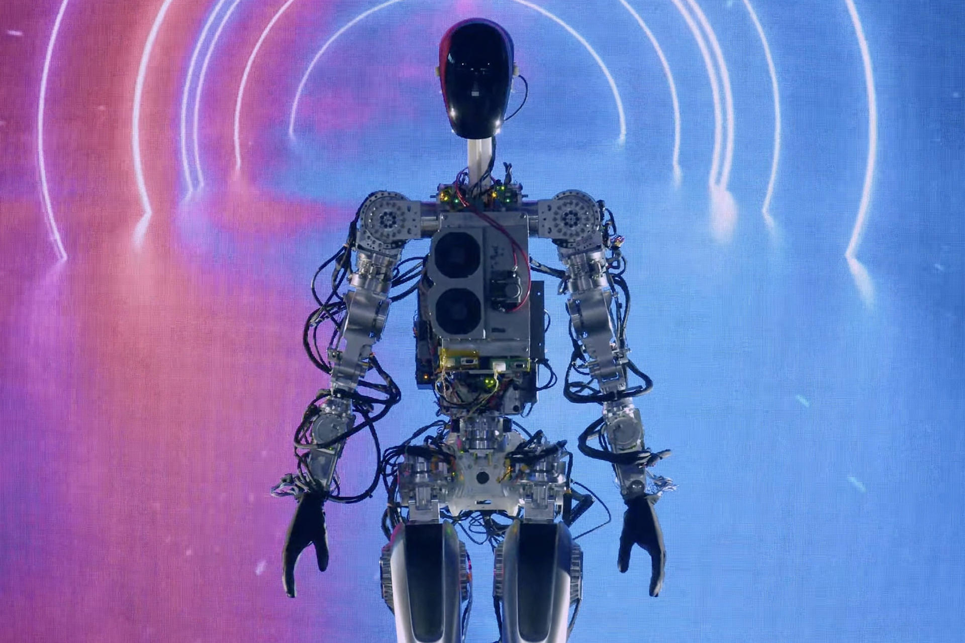 ربات انسان نما اپتیموس تسلا Tesla Optimus از نمای جلو