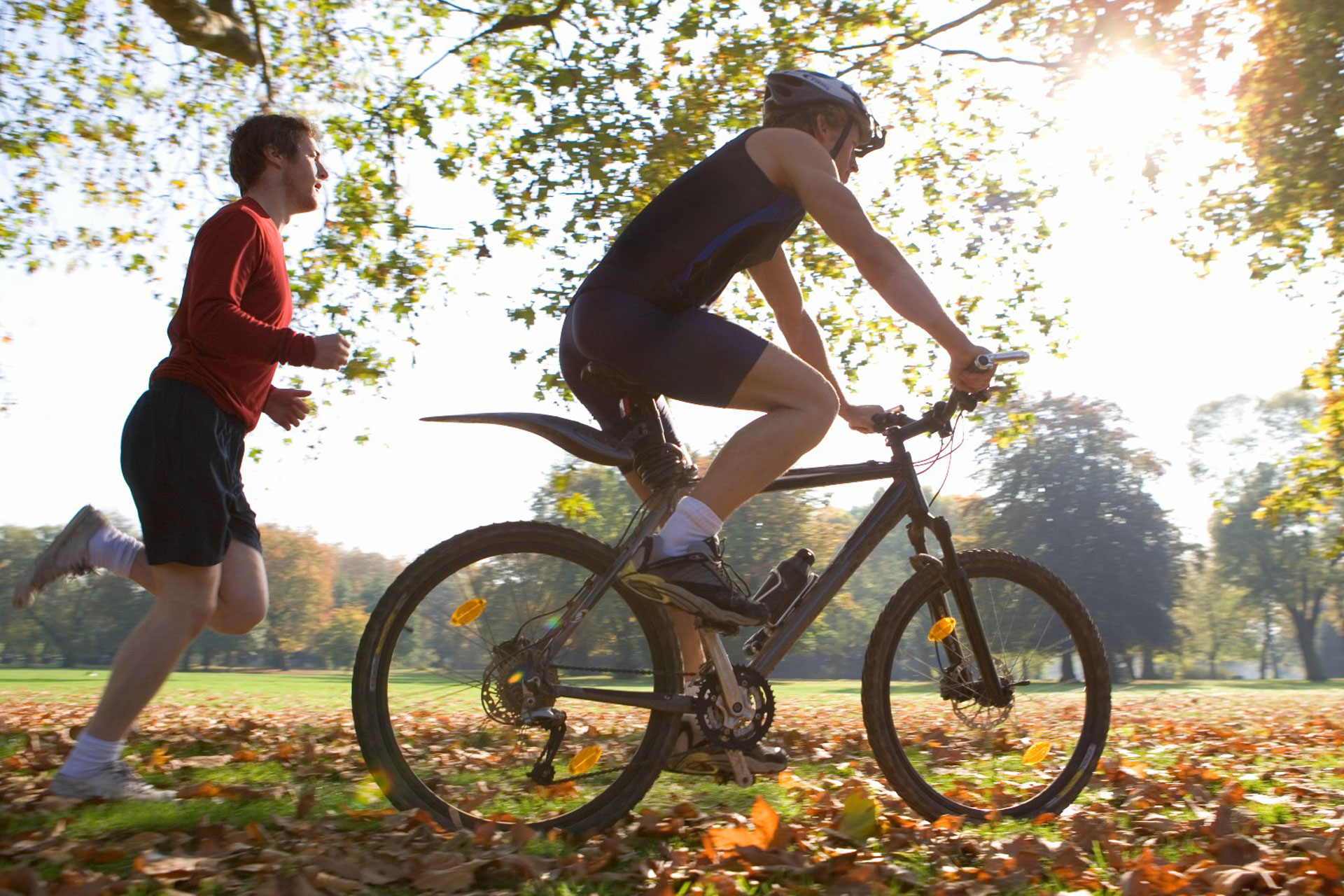 دوچرخه‌سواری یا دویدن: کدام ورزش قلبی عروقی بهتر است؟