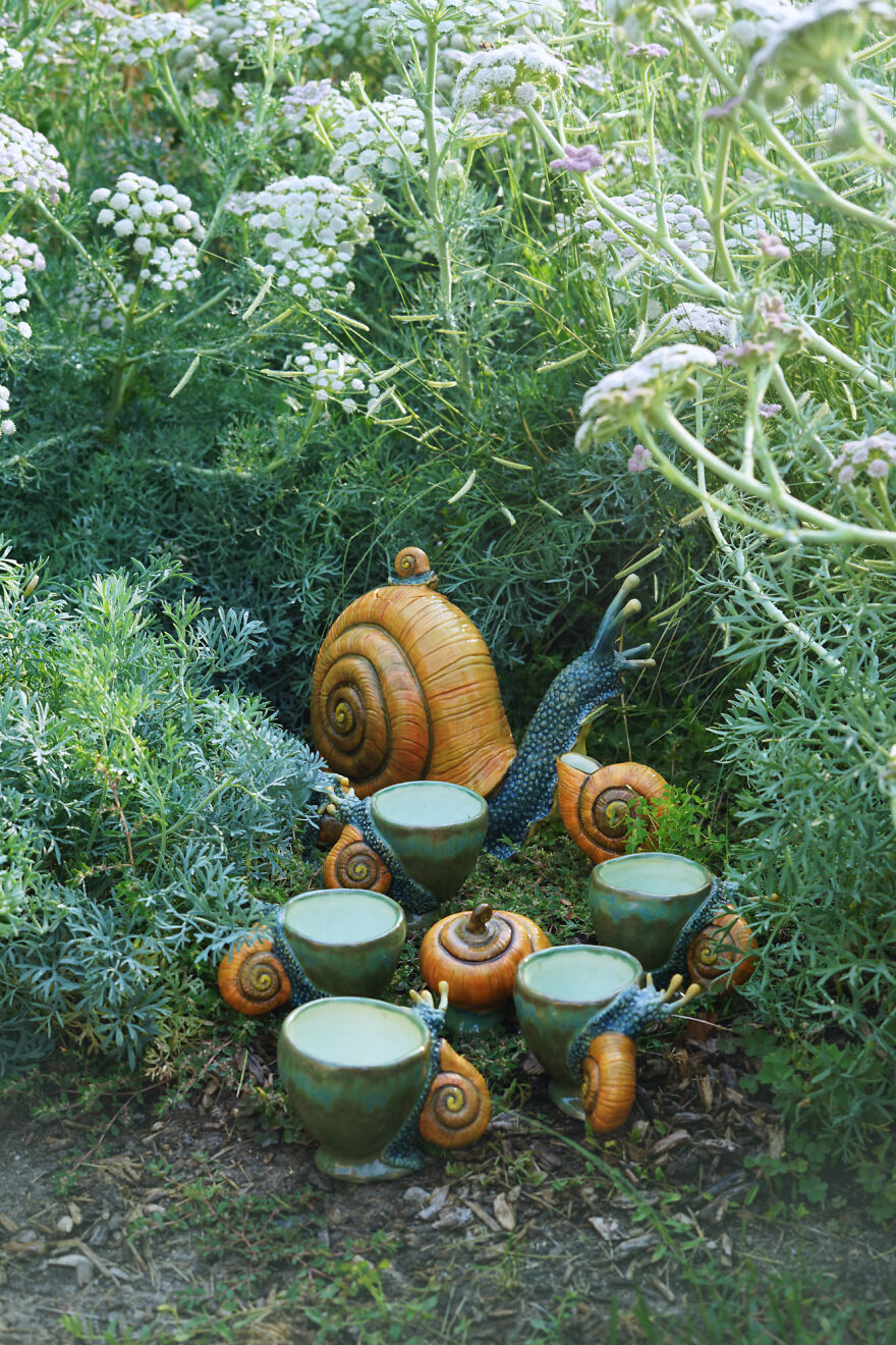 Ceramic set / cup and teapot snail design