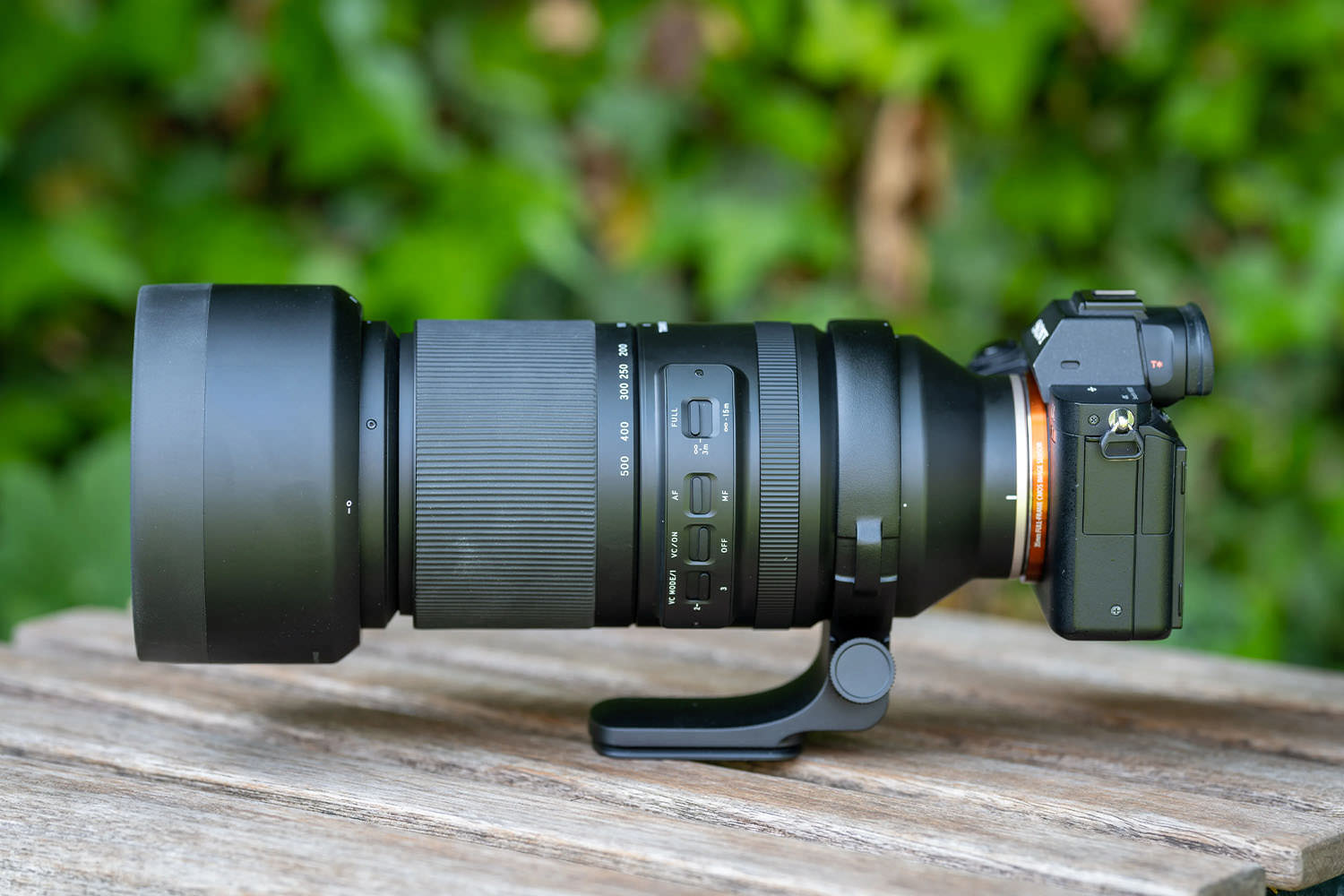  لنز تامرون 150-500mm F5-6.7 Di III VC VXD نصب شده روی دوربین