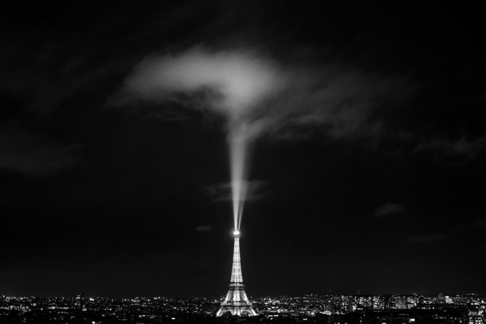 عکس سیاه و سفید برج ایفل