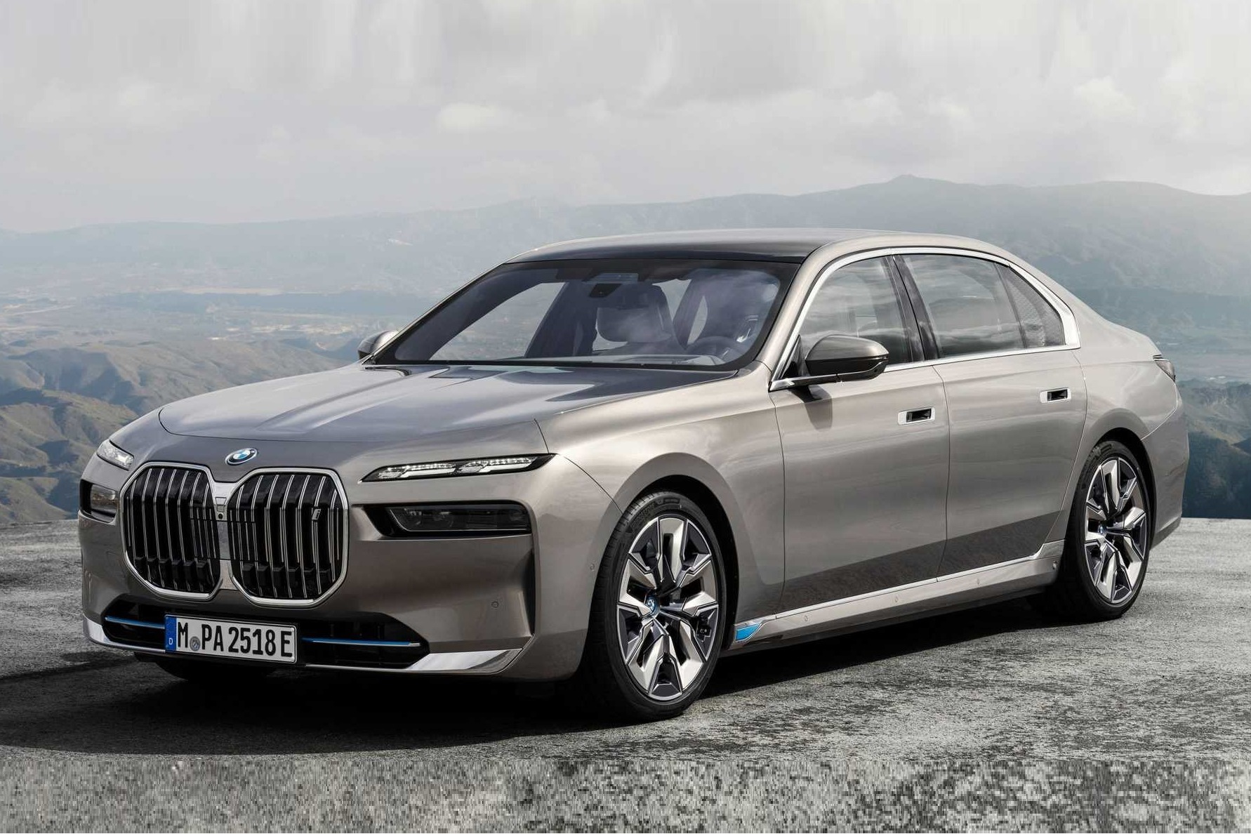 نسل جدید BMW سری 7 و i7 الکتریکی معرفی شد.  تبدیل شدن به یک محصول پیشرو