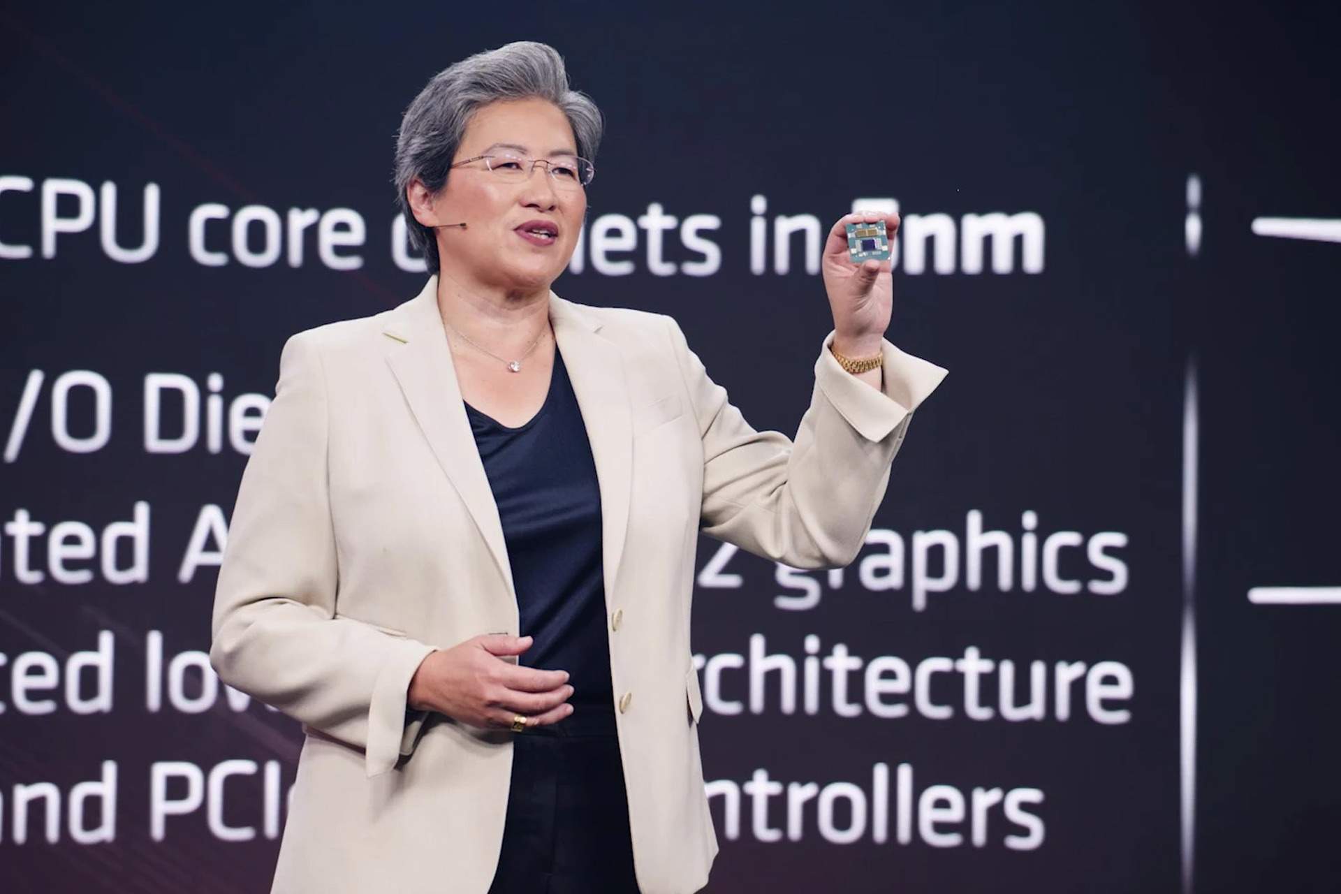 AMD برخلاف انویدیا همچنان به قانون مور