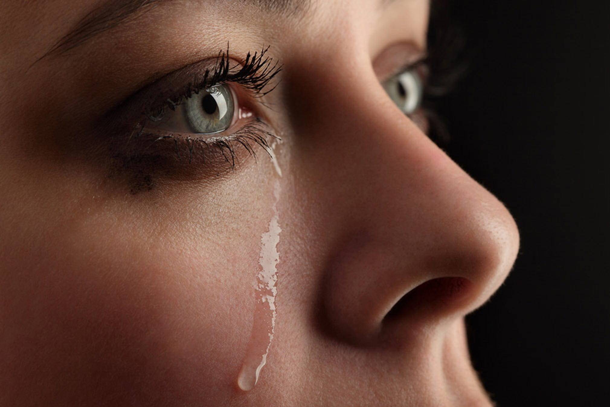 چرا وقتی خسته یا بیمار هستیم، اشک می‌ریزیم؟