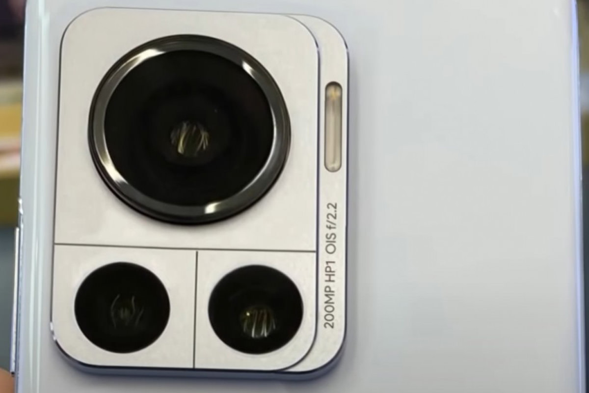 موتورولا به‌زودی گوشی جدیدی با دوربین ۲۰۰ مگاپیکسل رونمایی می‌کند