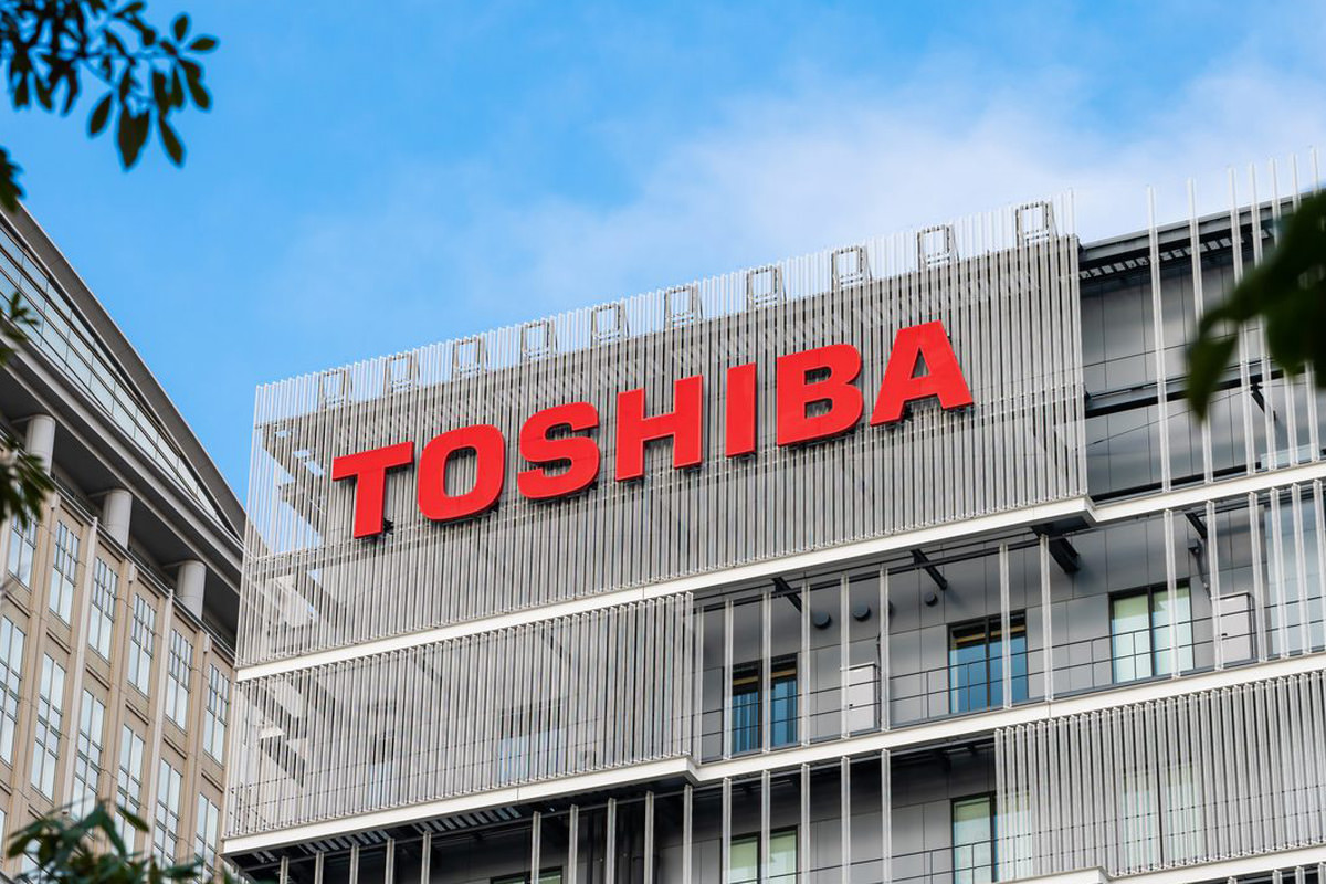 توشیبا در حال مذاکرات اولیه با ده خریدار برای فروش احتمالی شرکت است