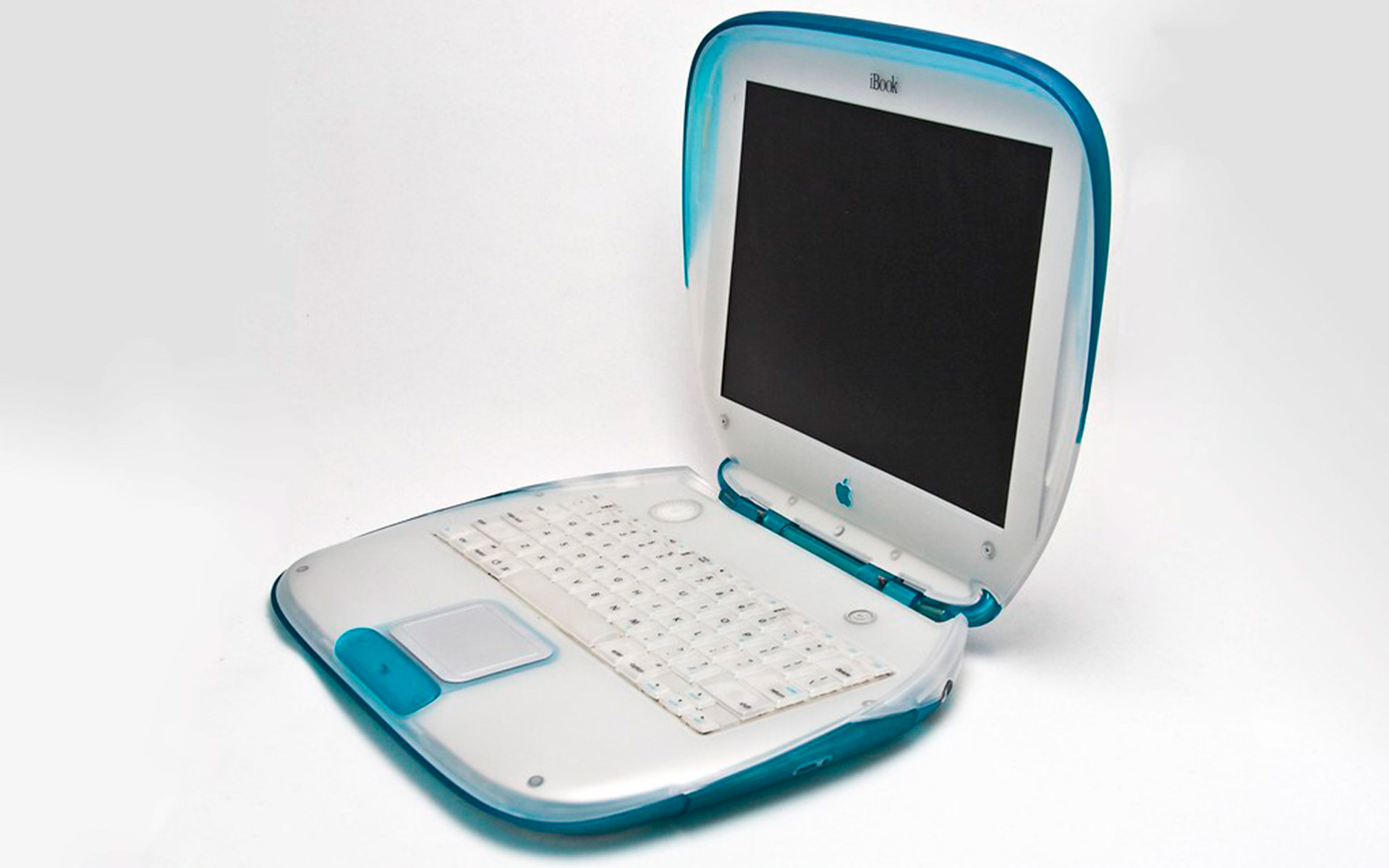 نمای جانبی Apple iBook G3 به رنگ آبی 