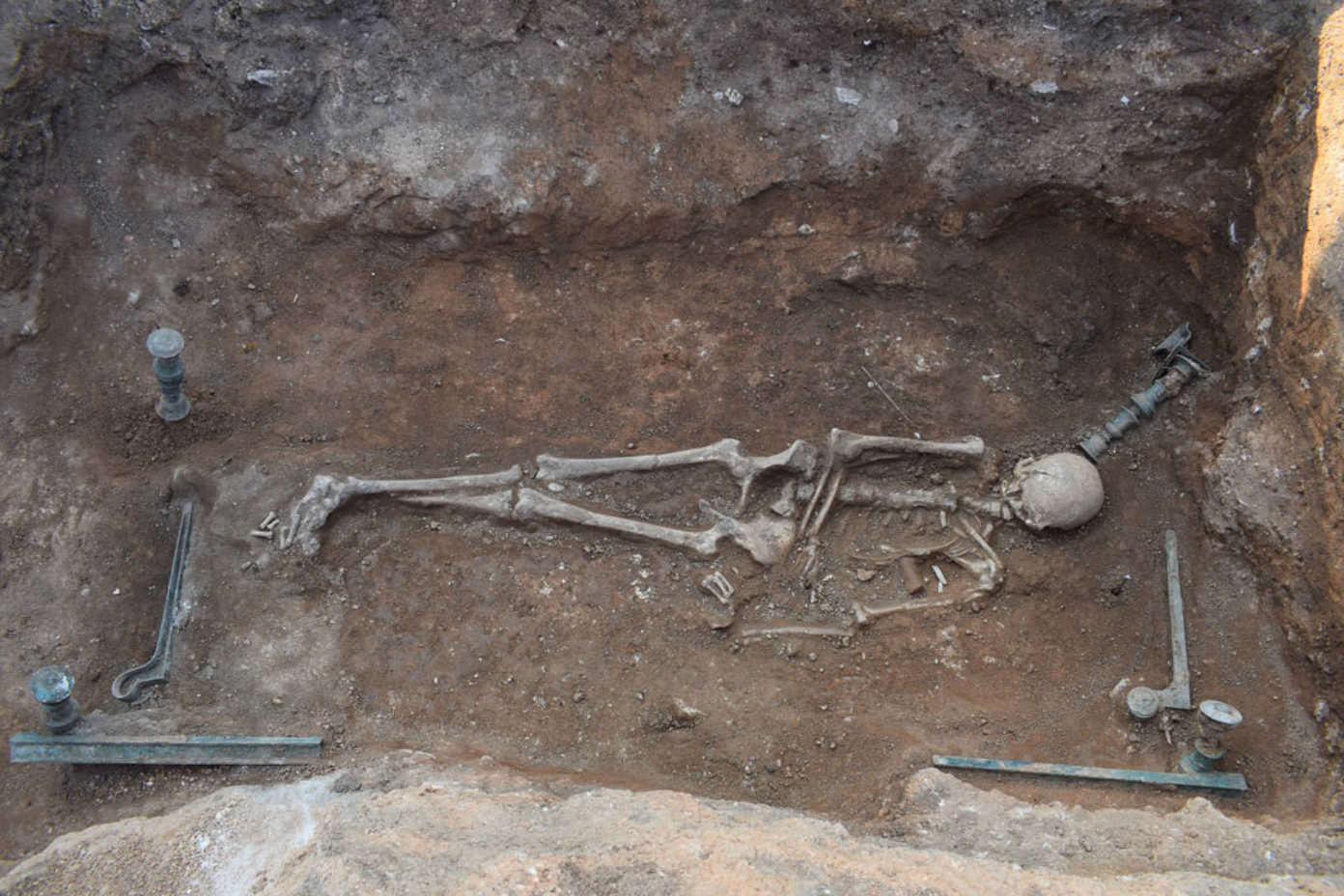 کشف جسد ۲۱۰۰ ساله زنی در یونان روی تخت پری دریایی