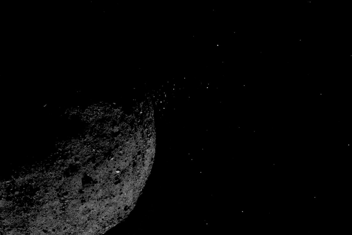 پرتاب ذرات خاک سیارک بنو Bennu به فضا