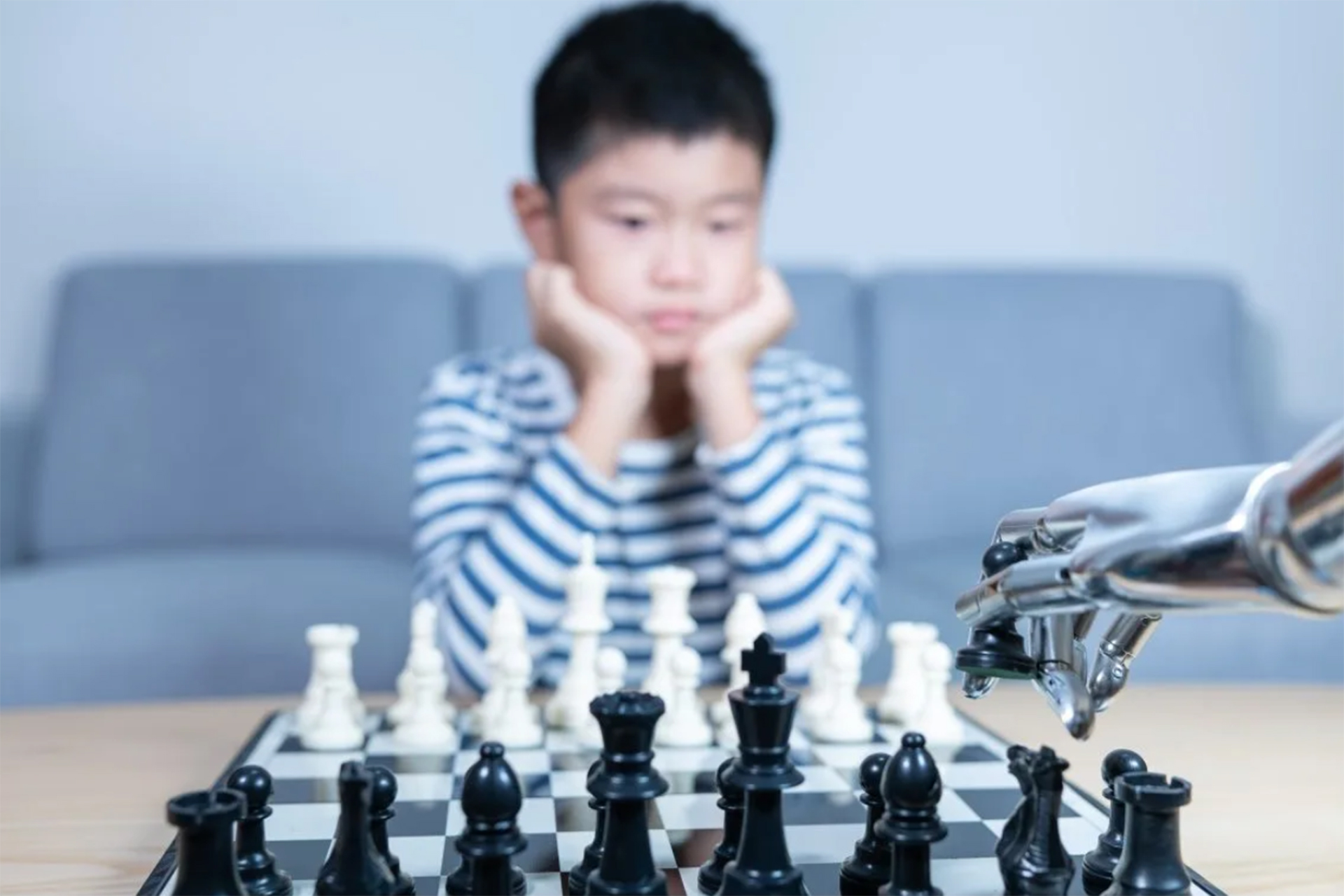 ارتباط چالش‌برانگیز ربات‌ها و انسان‌؛ ربات شطرنج‌باز روسی انگشت پسر ۷ ساله را شکست