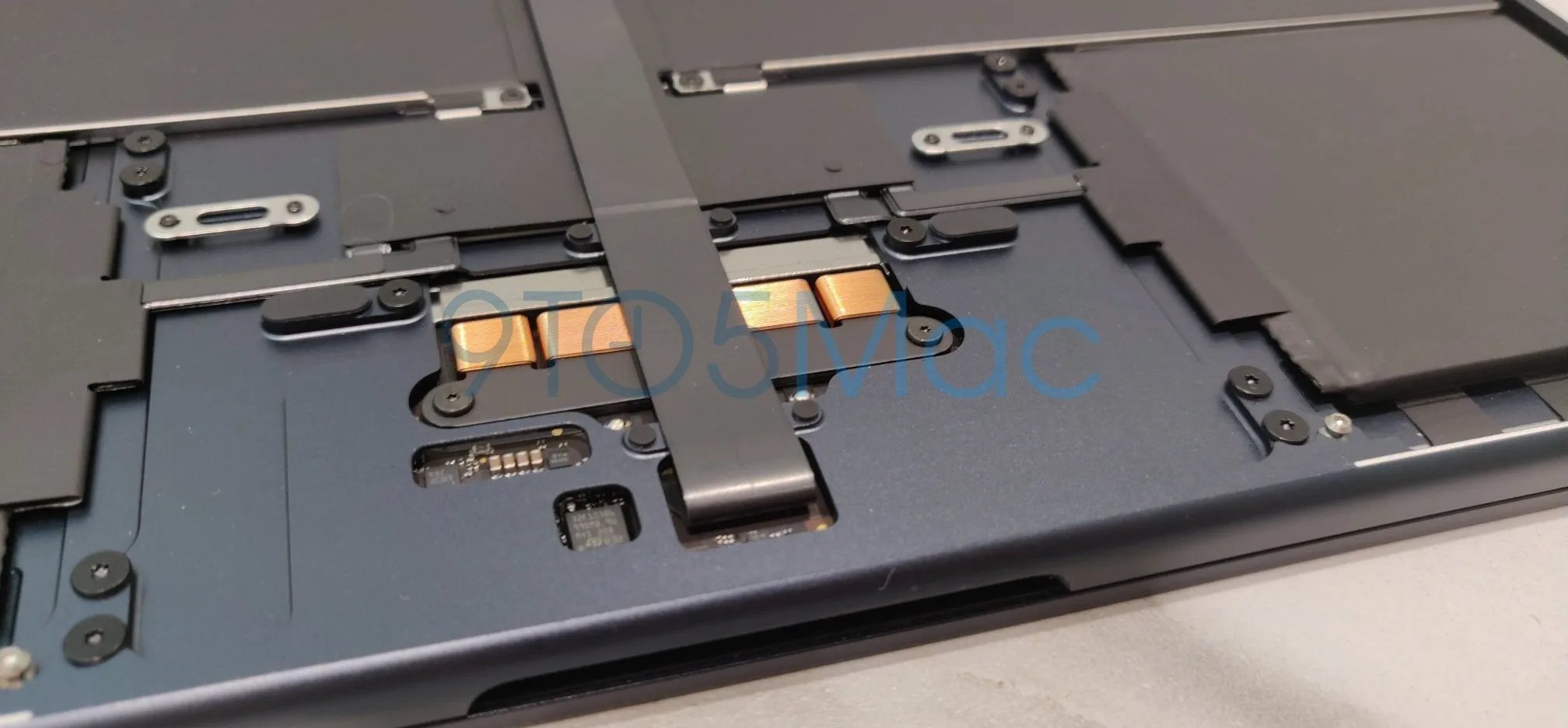 اجزای داخلی لپ تاپ MacBook Air M2