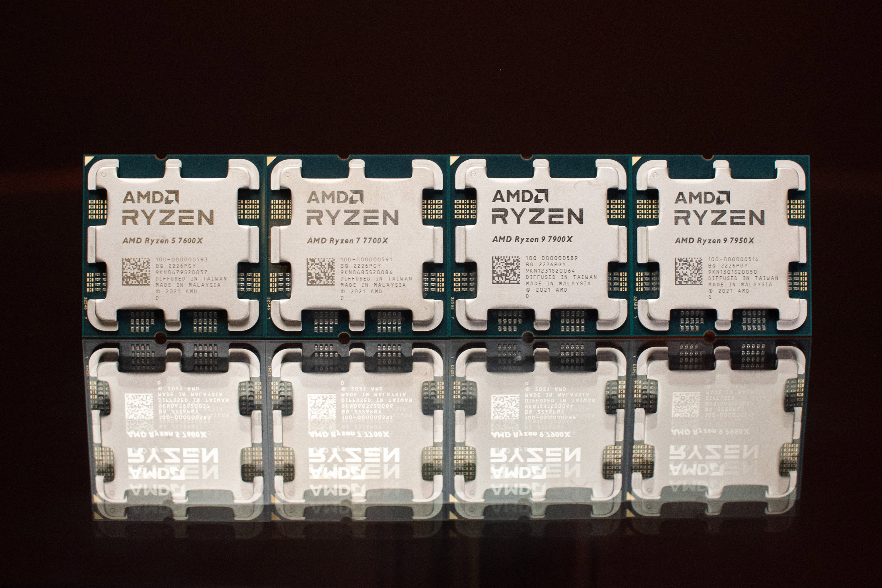 پردازنده های مرکزی دسکتاپ AMD 7950X و 7900X و 7700X و 7600X از نمای جلو