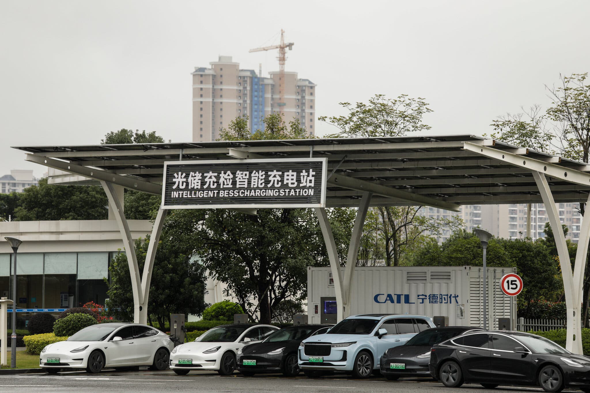 ایستگاه شارژ خودروهای برقی در مقر CATL