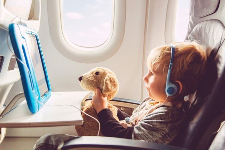 رزرو آنلاین بلیط هواپیما برای کودکان