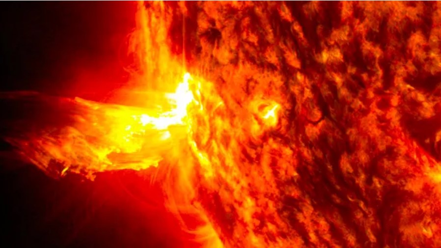 تصویر طوفان خورشیدی توسط ناسا