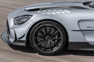  AMG GT Black Series بلک سریز 2021 نمای چرخ و کاپوت جلو