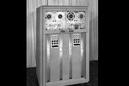 ۱۹۵۲: معرفی اولین دستگاه نوار مغناطیسی (IBM 726)