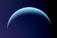 نمایی از نپتون که در آگوست ۱۹۸۹ توسط وویجر ۲ ثبت شد.