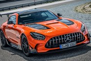 مرسدس amg gt سری بلک / Mercedes-AMG GT Black Series با رنگ نارنجی در پیست