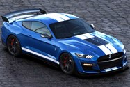 نمای جلو خودرو فورد موستانگ شلبی / Ford Mustang آبی رنگ در خیابان سنگ فرش