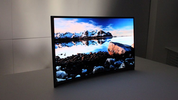 سامسونگ اولین تلویزیون‌ OLED صفحه‌ خمیده خود را به بازار عرضه کرد