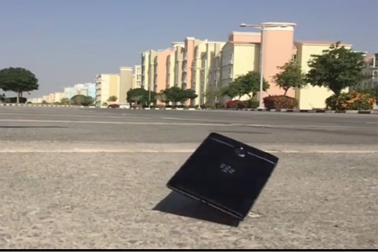 تماشا کنید: بلکبری پاسپورت از تست سقوط سربلند بیرون میآید
